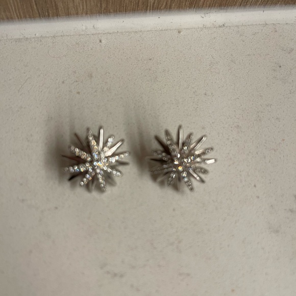 David Yurman White Gold and Diamond Starburst Earrings ❄️❄️❄️ - Picture 3 of 5